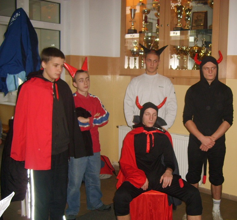 Grupa występująca w Jasełkach przed swoim występem